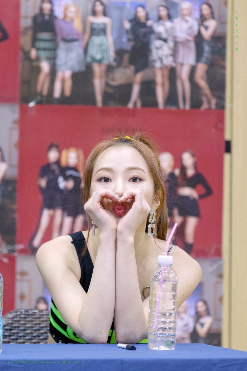 elrisgallery's tweet photo. › fancafe⋮200316﹗
( #혜성 ﹢ #엘리스 ) ⋆˚ ༘ https://t.co/IKiZ2U2gFV
