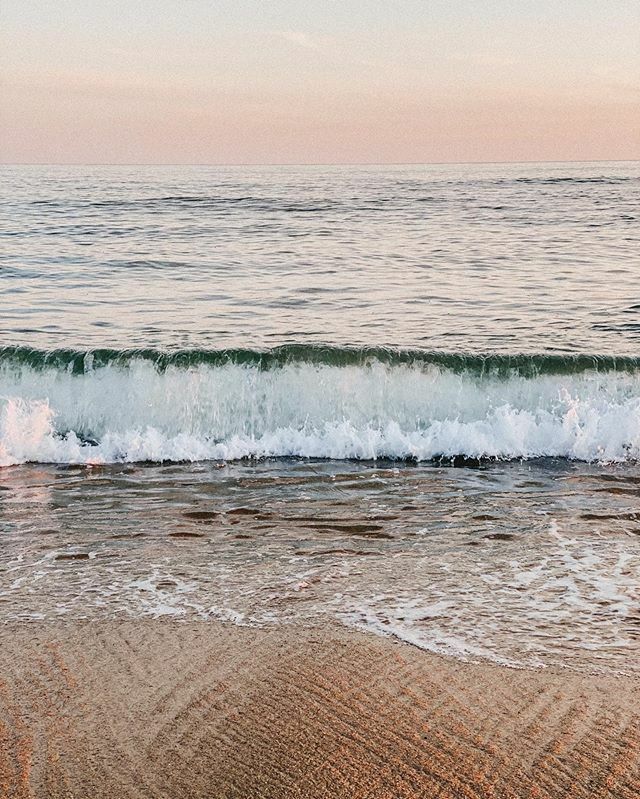 it comes in waves 🌊 ⠀
some moments I’m hopeful⠀
some moments I feel deep pain for people I don’t know⠀
some moments I’m struck by fear and it feels like someone has their hands around my throat⠀
some moments I remember to breathe and realize that… ift.tt/39XitpT