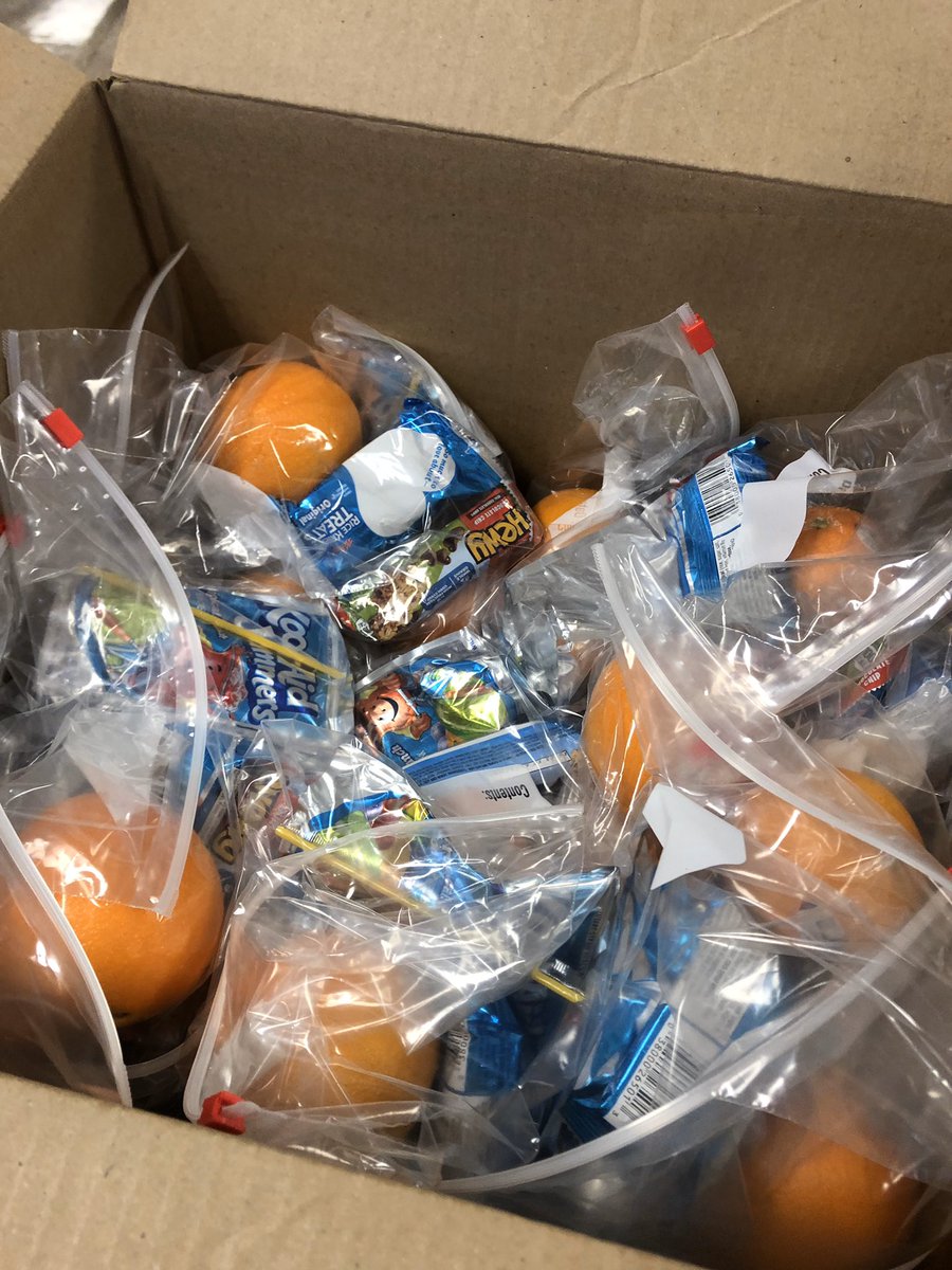GreenwoodElemen's tweet photo. We are giving a huge thanks to @elevate247 and @NECCWired for the snack-pack donations!  We really appreciate your community support!💚🐊 #CommunityCompassionCommitment https://t.co/hZEbNc5951