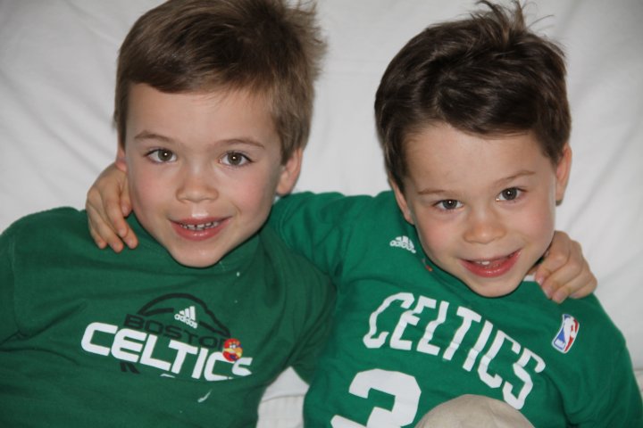 SarahCodyMedia's tweet photo. How are you celebrating #StPatricksDay at home?? Send your pics to ReportIt@wtnh.com! Here's a shot of my cuties from a yonder day. Where does the time go? 💚
#AllThingsIrish #StPattysDay @wtnh https://t.co/aCX5im0AIW