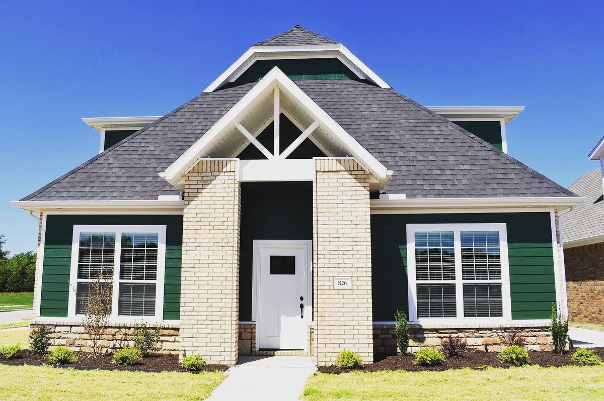 TradeMarkNWA's tweet photo. Happy St Pattys Day everyone!!!
This is one of our first homes built in The Villas at Forest Hills and it has been a statement piece 💚 🏡 We wanted something unique that would stand out, and that’s just what we got!
#stpattysday #trademarkhomesnwa #nwahomebuilder #stpatricksday https://t.co/OUNWYzALLs