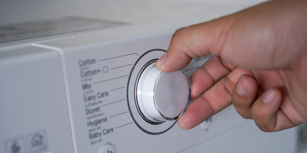 Elec_Innovation's tweet photo. Energy efficiency programs reduce carbon dioxide emissions, help customers save energy, and are an important part of the U.S. energy mix. 

Learn more in our new report: https://t.co/x3ORuVoRVj https://t.co/1vYfINzGoy
