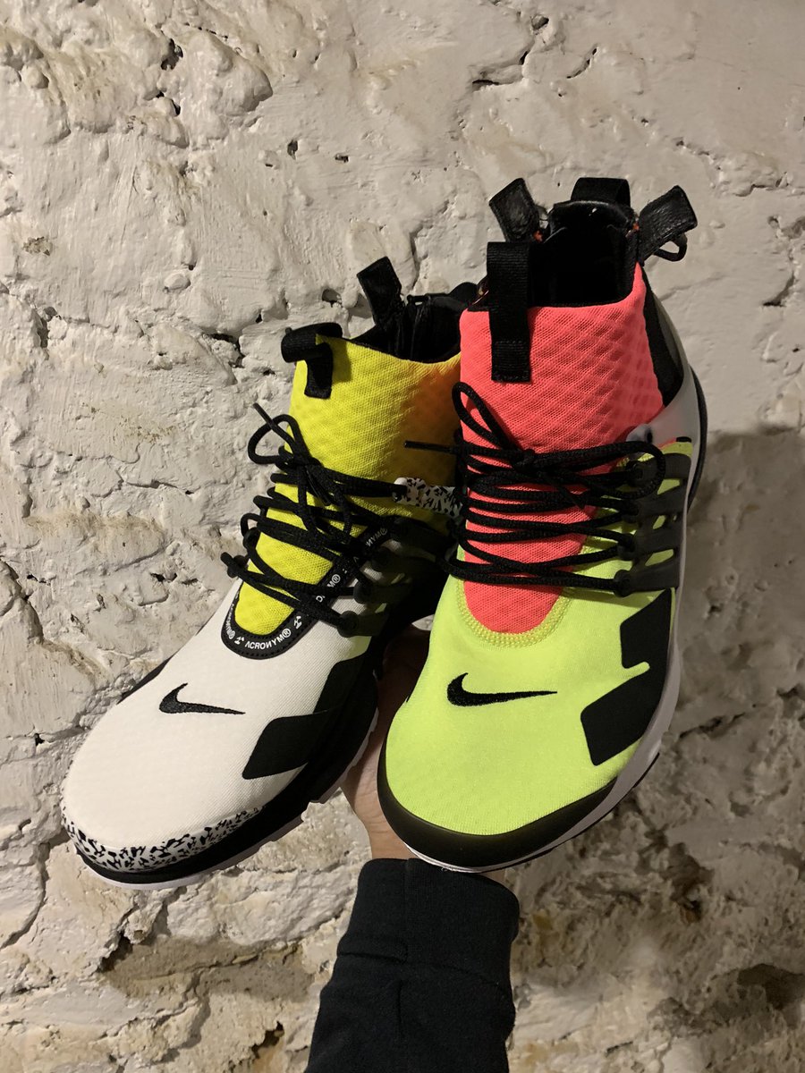 des_thekillaz's tweet photo. @markb416 @SoleSavy you sure? here, take a closer look... https://t.co/bfQPkTeRTP