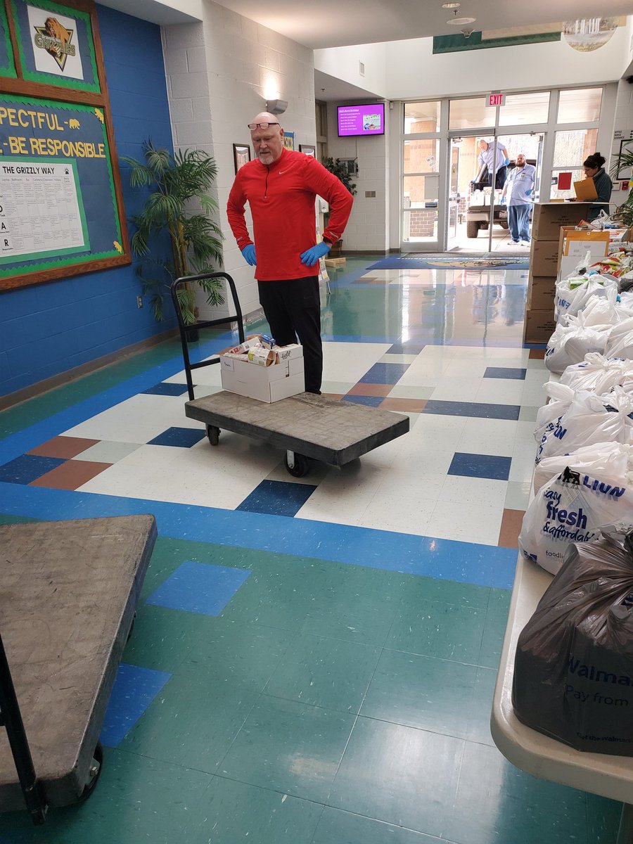 GHMS_Grizzlies's tweet image. Food is being prepared for pickup @GHMS_Grizzlies.