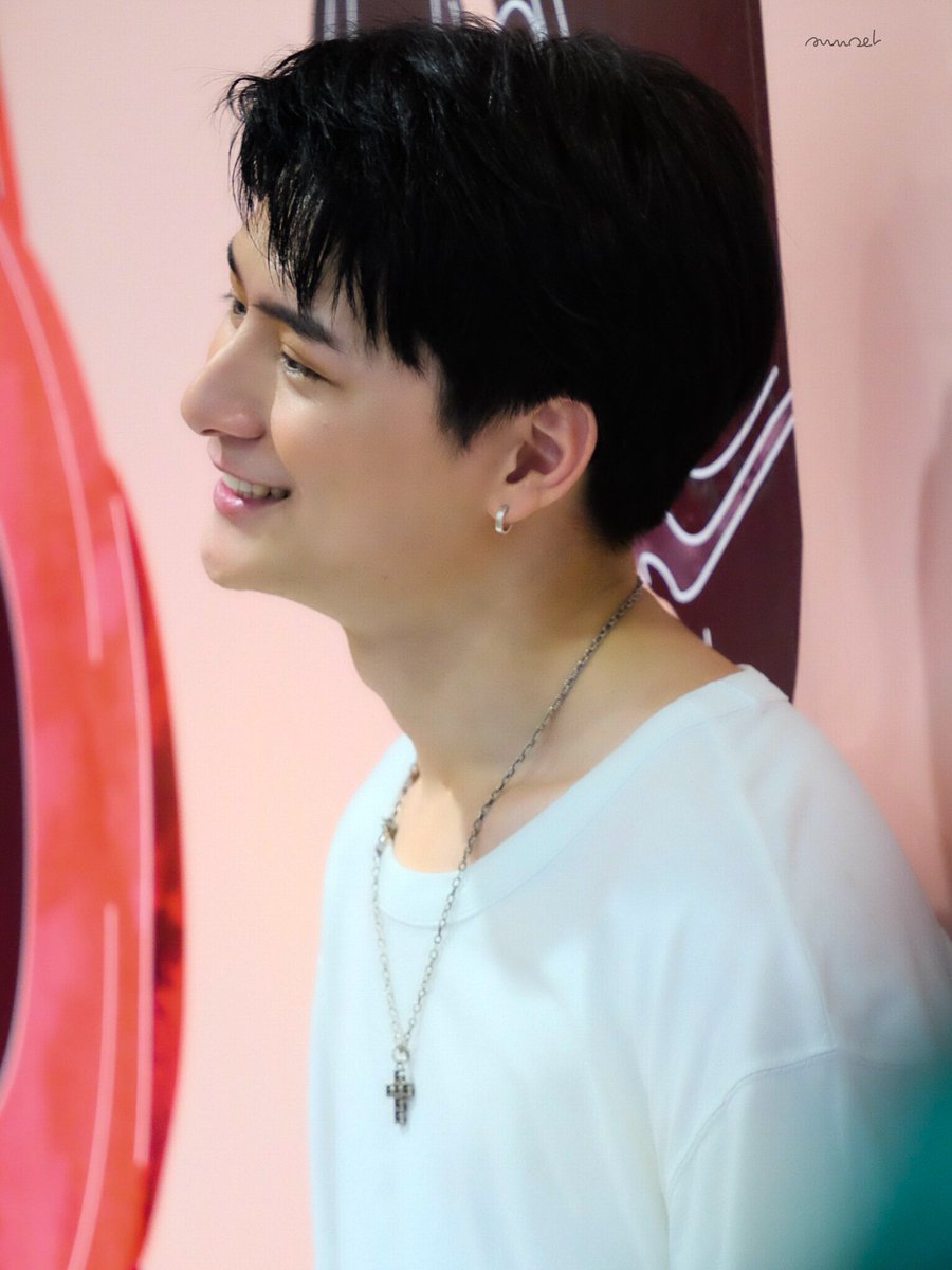 moonsun_Sk's tweet photo. ถ่ายผ่านกระจก
#KristPerawat
#MLSSfoto https://t.co/xZeEkKfdnd