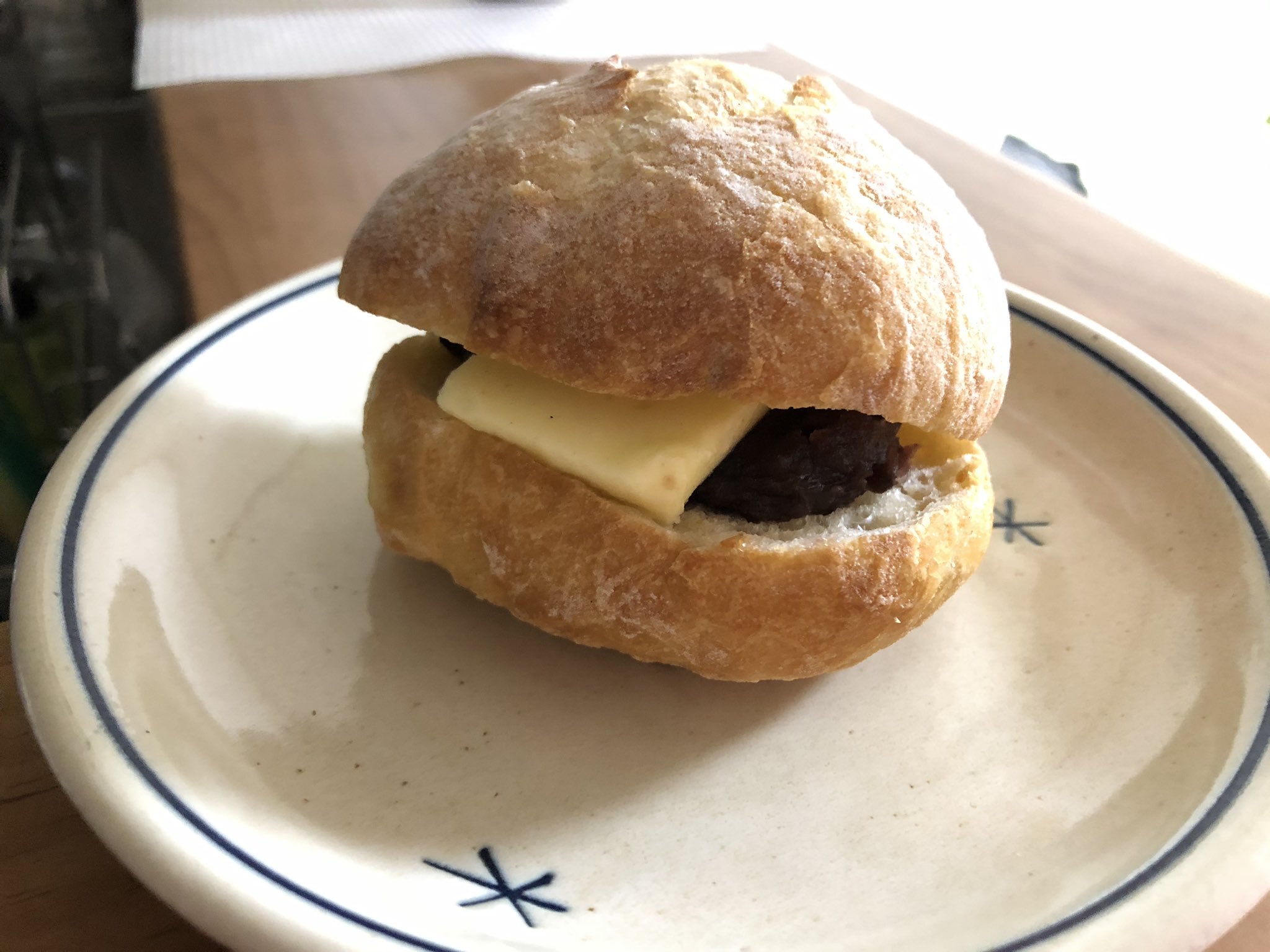 Rio Kane バター餡フランスのサンドバーガーは1円だったけど それ以外は100円 パンジローさん 近くにほしぃ パンジロー 100円パン 神戸パン T Co Ixj5vvpbu8 Twitter