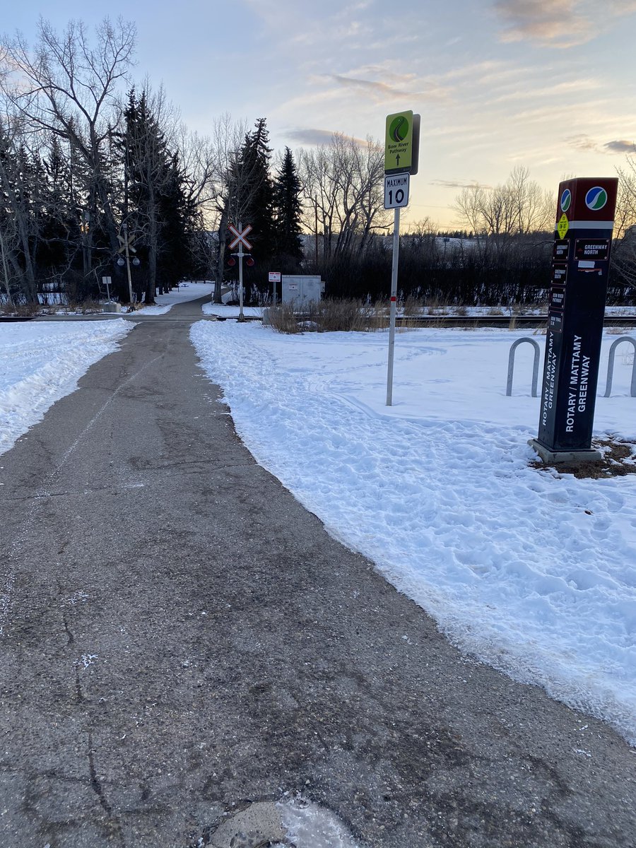 keeprunningkris's tweet photo. Got it done! The frozen deserted pathway just might be the safest and healthiest place to be! #gratefultorun #run #runhappy #runstreak #day108 #runyyc #yyc #zyiarep #zyiaactive #selfcare #happyplace #keepmoving #stayactive https://t.co/rllvGM5hBy