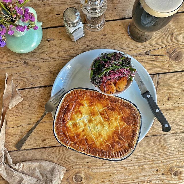 ✅ We are still open and if you want any food or drink at all, we are here for you.
✅We have a clean sanitised pub.
✅We have healthy staff that want to look after you. ✅it’s St Patrick’s day and we have this lovely Guinness, steak &amp; Oyster beauty on. … ift.tt/2WkKqnt