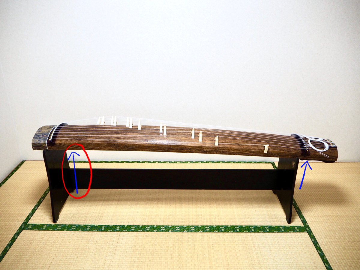 そうなるとまずはどこに重点を置くかと言うところで、絃を弾く場所と（１枚目の写真）、音穴からの音（２枚目の写真）に重点を置きマイク位置を色々と変えて音を録りました。  今日はAKGのP220の音色の比較動画を上げていきます。３枚目の写真のマイクです。 #箏曲 #熱い ...