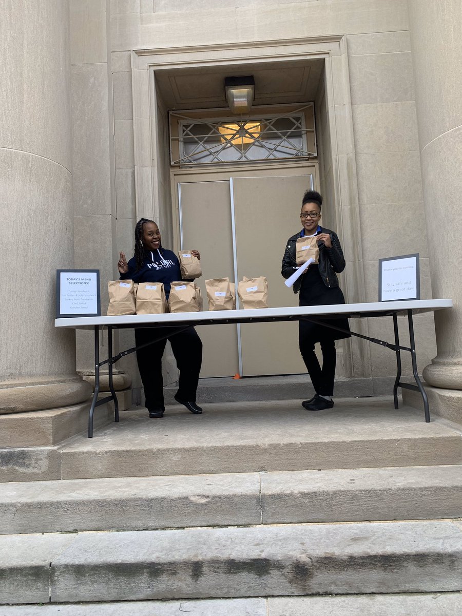 DCPSEats's tweet photo. Day 2 of service at DCPS meal sites! Extending a big thank you to the teams at @SodexoMagicDCPS and @dcck for all that you are doing to support our students and our city. For meal site information please visit: https://t.co/KG8z2vF94M https://t.co/fK1NVex7GK
