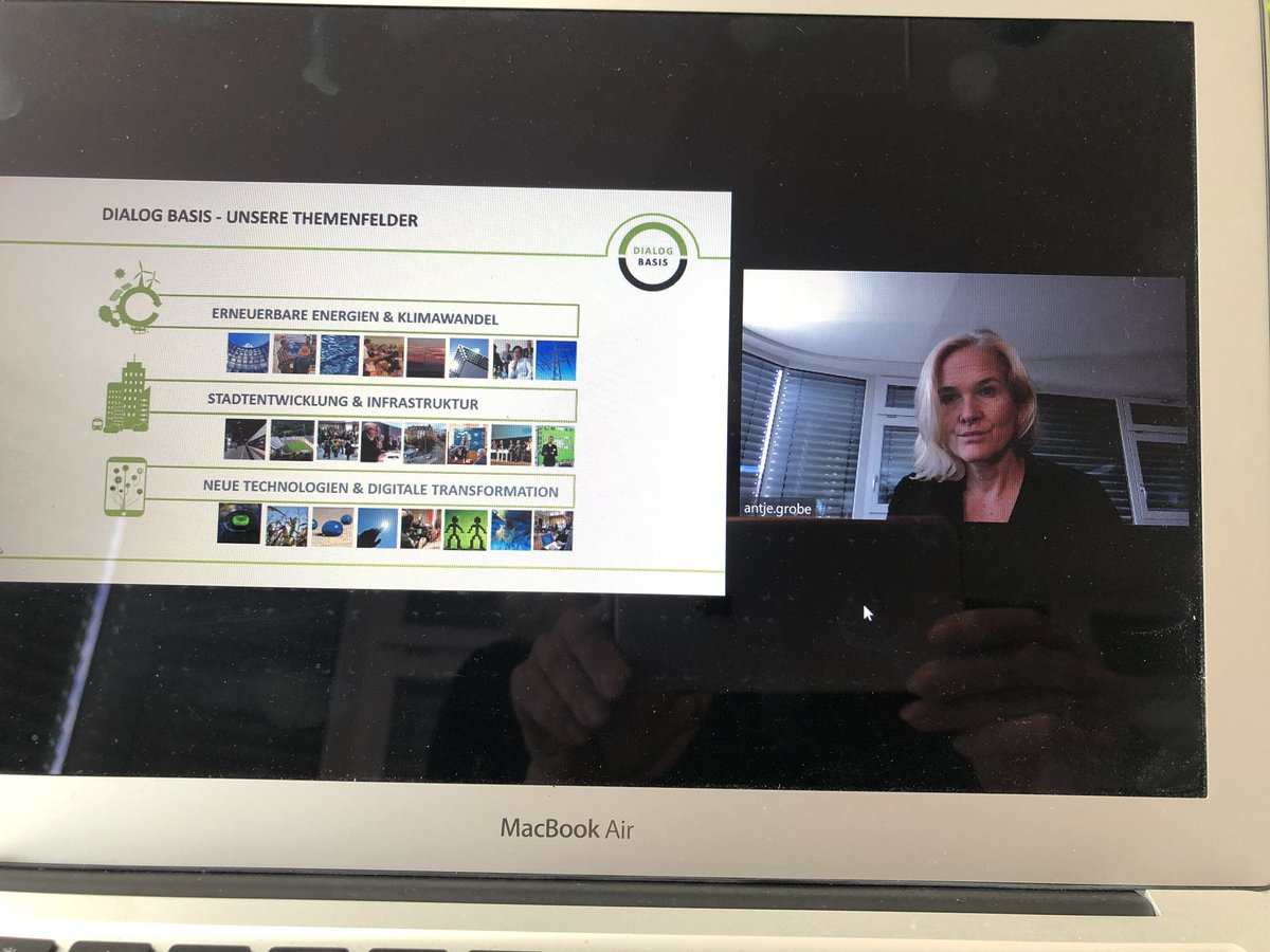 AntjeGrobe's tweet photo. @DialogBasis moderiert digital 🎉 Wir testen gerade verschiedene Plattformen für #VirtualConferences, #VirtualWorkshops und #Webinar Formate. Super gut gehen u.a. unsere interaktiven #Tagclouds und das #Simultanprotokoll! #ErgenbisorientierteModeration #Fachmoderation https://t.co/ikglFpBga0