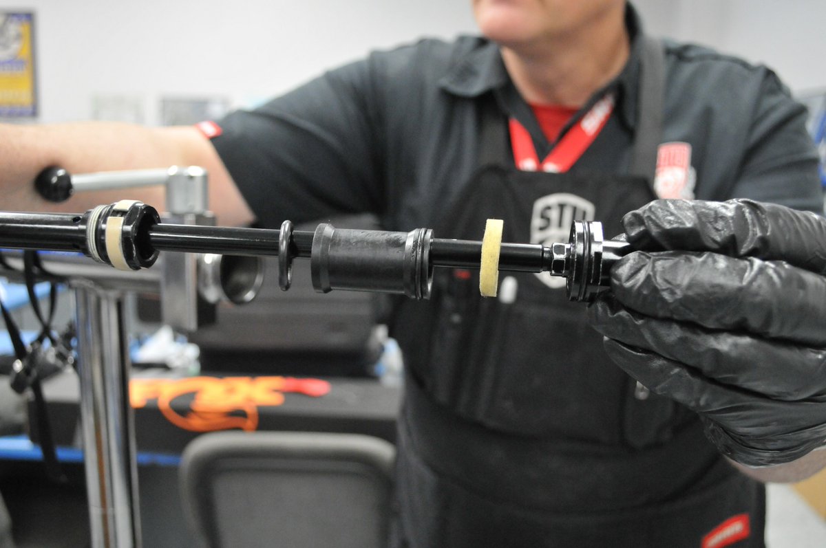 Droppin' like it's hot! We've got a NEW 1-day Dropper Post Seminar coming in May.

Check it out! 👇
bikeschool.com/resources/blog…

#ubi #bikeschool #dropperpost