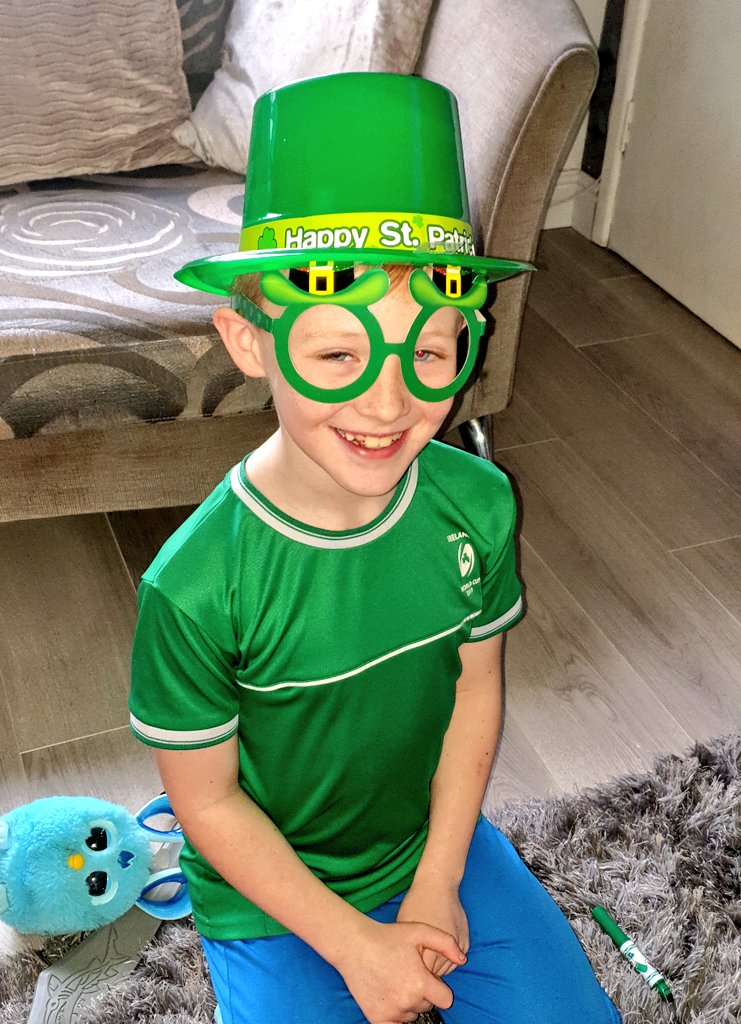bronaghmccorry's tweet photo. Who says ya need to get dressed aslong as your wearing green 💚🇮🇪🍀🐍 proudly showing of their artwork #alternativestpatricksday #LaFheilePadraig xx https://t.co/MPSeWCJQYN