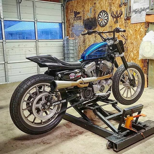 leftco_'s tweet photo. @claytonbikercowboy with the hooligan sportster 🔥 .
.
.
.
.
#flattrack #flattracker #streettracker #flattrackracing #rotax #xs650 #tt500 #vintagemotorcycle #hooligan #aftsingles #dtx #flattrackracer #flattrackers #dirttrack #motorcycle #flattrackraci… https://t.co/BVNlNXHBnU https://t.co/xNctvupGcX