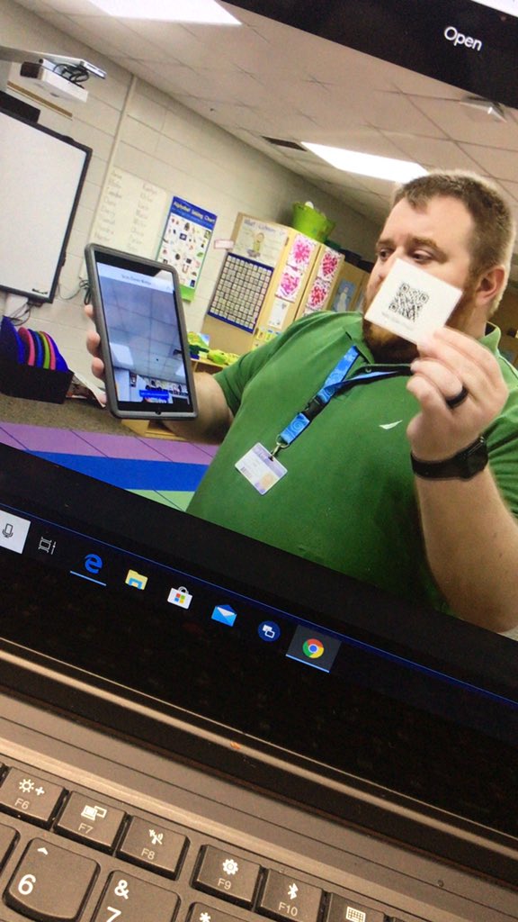 carriebpotter's tweet photo. Our Instructional Technology team is flat out getting it done!  Professional, helpful, innovative, smart!  Thank you, friends, and Way to go! @SpartanburgD5 @DavidKalk #scteachers #weareD5 https://t.co/4y7rW8ulRa