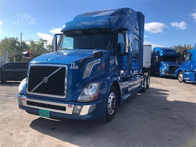 ALLINTLTrucksNH's tweet image. Come on into our Barrington #TruckDealership and take a look at this 2016 #VolvoVNL, VOLVO D13 455HP, #iShift 12 Spd, 12320 Front, 40000 Rears on Air Ride, 77" Sleeper With Bunks, #ThermoKing APU, Collision Avoidance System,36" Air Slide 5th Wheel for $58,900.  800-256-5423