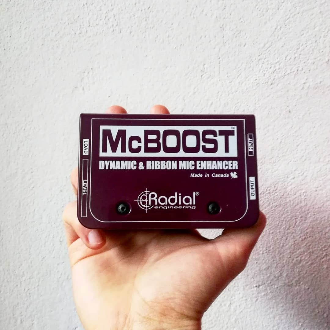 Radial_Eng's tweet photo. Add clean gain to your ribbon or dynamic mic with the Radial McBoost.
Sounds great with the Shure SM7-B or any passive mic.
26dB signal booster for dynamic & ribbon microphones
📷 = c.passavanti
#radialeng #mcboost #radialmcboost #dynamicmic #mics #producer https://t.co/DkJT9pnfud