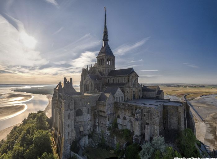 Envie d'une dose quotidienne de culture et d’histoire ? 
Dès demain, le patrimoine vient à vous grâce à nos nouveaux rendez-vous "#UnJourUnThread".
À demain et #RestezChezVous !