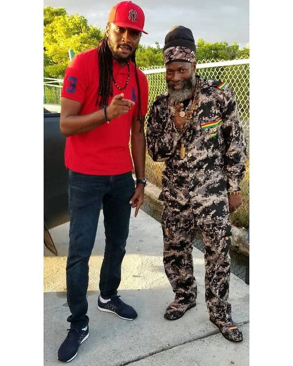IRIE_FM's tweet photo. Contractor Music Marketing presents #Ffurious from @capletonmusic camp with his single Make Money from.the @billboard charted compilation  album Tropical House Cruises to Jamaica Reloaded  feat: @SizzlaKalonji #blackuhuru &amp; more Watch the video at https://t.co/0FnhkJZ4gH https://t.co/GPdtp8e7gG
