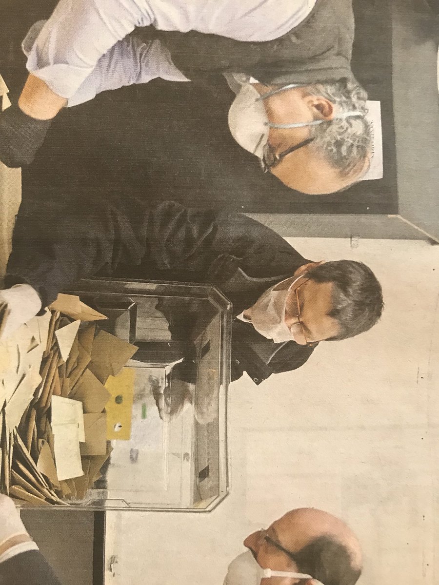 Masques à volonté !!!!! Malheureusement pas pour les infirmières et médecins, mais pour la politique et des personnes qui les gaspillent sans les porter correctement. Scandale total !