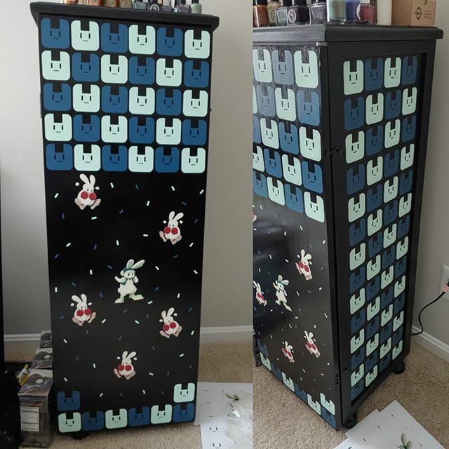 JinxyJ728's tweet image. Thank you @paulpapedesigns for helping me make my cabinet the most amazing thing ever! I may not have set it perfectly but I love it! 
#usagimodoki #noiz #dmmd #dramaticalmurder #bunnies #bunnycubes #allmate #rhymenoiz #ruffrabbit ift.tt/3b9reNP