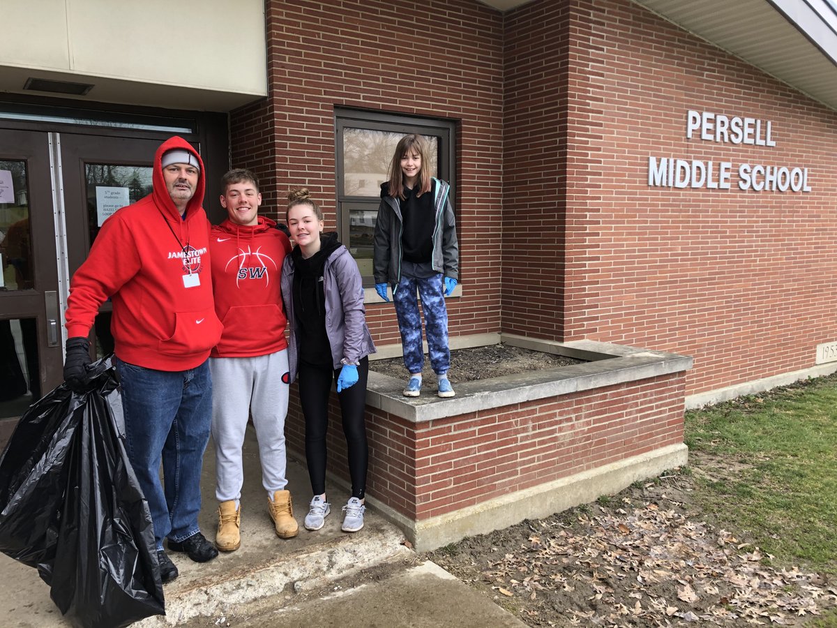 PersellMS's tweet image. The Ricker family couldn’t stay away from school today. The whole family was picking up garbage around the school. Thank you Ken, Calvin, Kira and Annika!!!!
