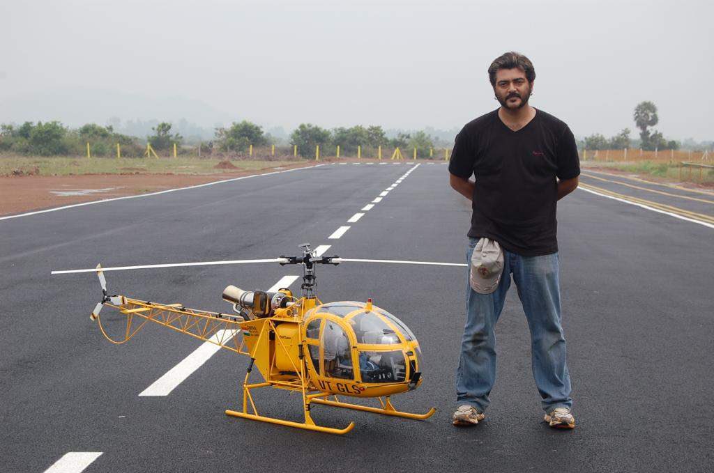 DhevVignesh's tweet image. Same rc model. #ThalaAjith #Aeromodeling  #Valimai