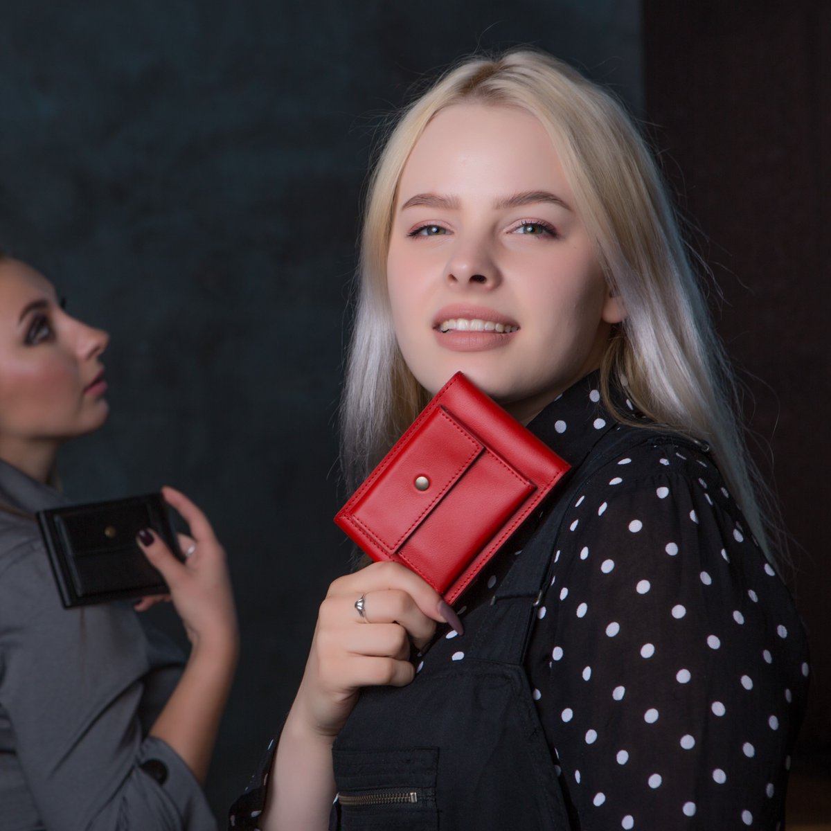 ezcase's tweet photo. #ezcase #коллекция_city
Говорят, что кошелек красного цвета притягивает деньги... Наверняка мы этого не знаем, но совершенно точно – взгляды он притягивать будет.
⠀
Сделано на Родине,
https://t.co/3dWBJDqR58 https://t.co/RINC7Ql8QX