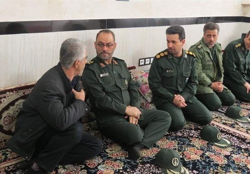 Kami30695908's tweet photo. #مریوان 

کرونا جان یکی از قاتلین جوانان شهر مریوان را گرفت
سرهنگ سعدی حسینی، مسئول سابق اطلاعات بسیج مریوان که به علت ابتلاء به کرونا در بیمارستانی در شهر رشت بستری بود، ساعت ۳ عصر امروز سقط شد. https://t.co/m3UmPFjz10