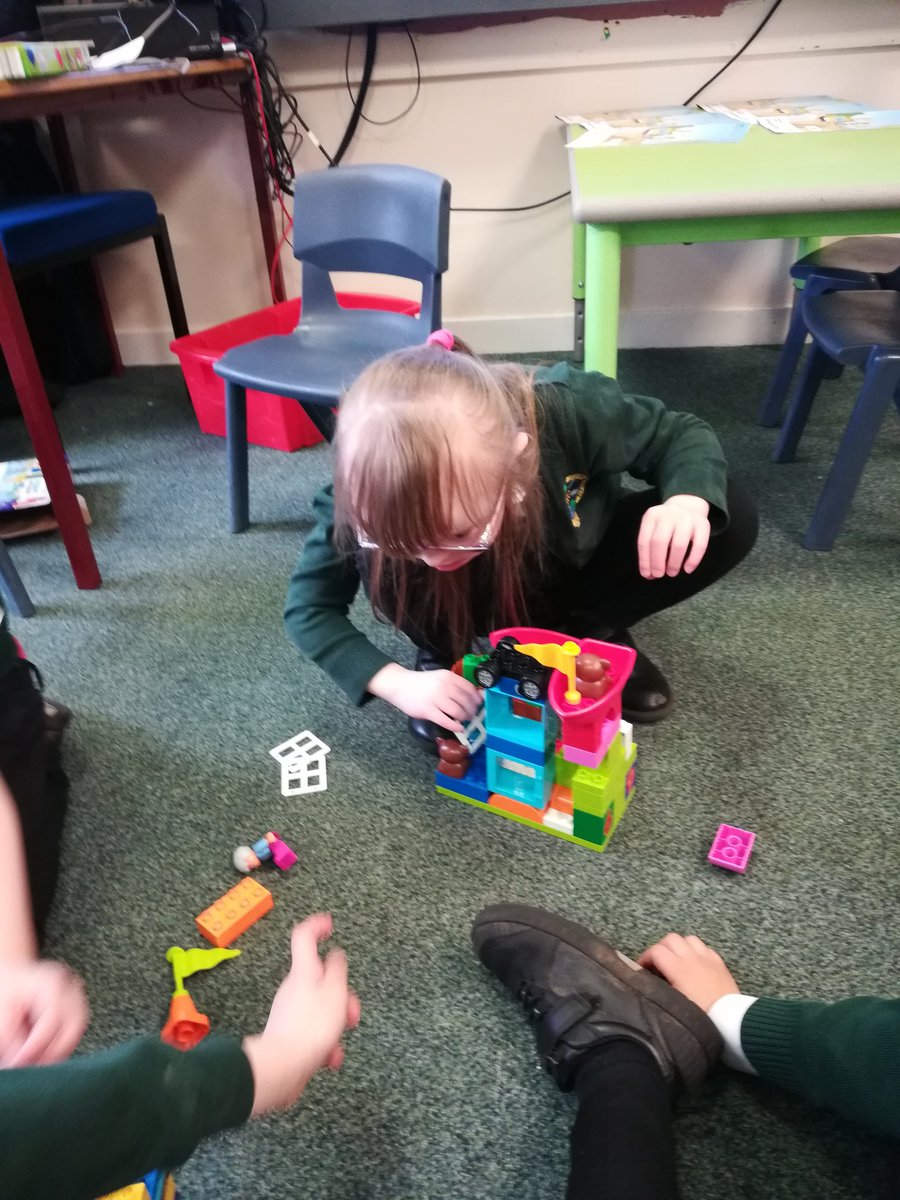 StPatricksEP's tweet photo. Sharing our work. #rainbowroom #legochallenge #stpatsSTEM https://t.co/D8d6LqP9ET