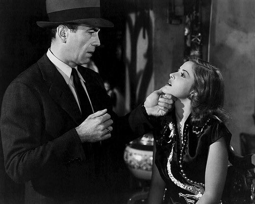 A classic Hollywood tale is when Howard Hawks told Martha he wanted her to simulate an orgasm for a scene in “The Big Sleep” — with amusing results. From  https://www.aenigma-images.com/2017/06/martha-vickers-starlet/