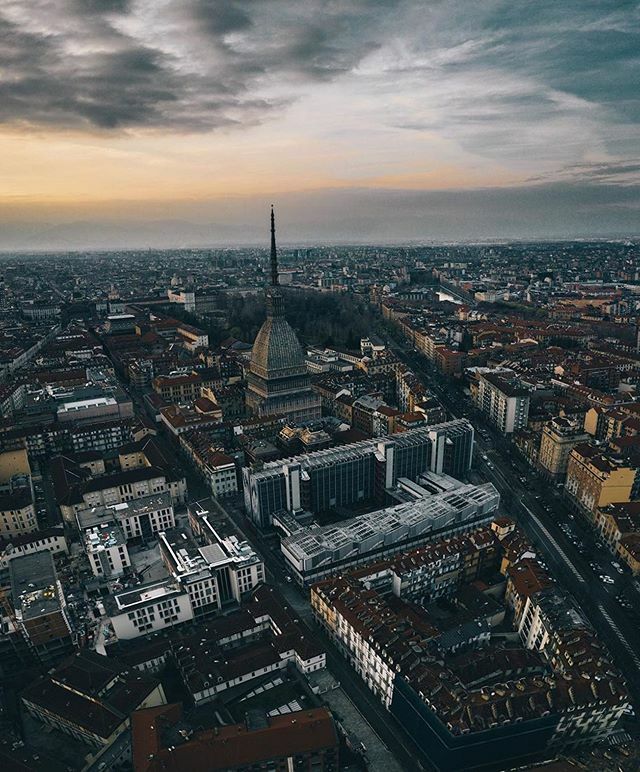 ciauturin's tweet photo. Dall’alto •
.
.
.
#igersitalia #ig_italia #ig_europe #igereurope #seemyturin #fotografato #turinheart #places_of_turin #yallerspiemonte #volgotorino
#instatorino #torinoèlamiacittà #torinoècasamia #rottasutorino #vivatorino #sguardisutorino #loves_to… https://t.co/ua3M1cJfIQ https://t.co/FRCntD5UsD