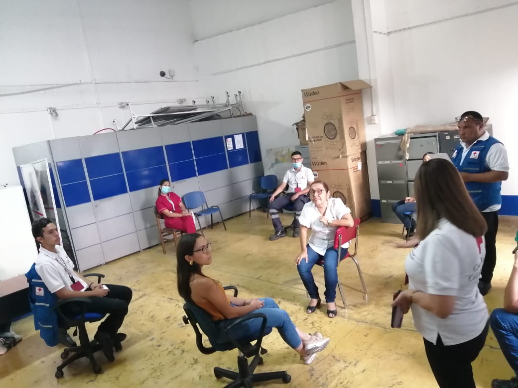 Ante el decreto expedido por la Administración Municipal y Departamental, nos reunimos para socializar nuestro accionar humanitario, siempre pensando en el trabajo a favor de las comunidades más vulnerables.  #SomosCruzRojaTolima #SeguiremosHaciendoHistoria