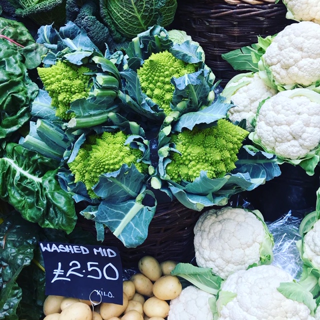 Bankside_London's tweet photo. If you're seeking fresh produce @boroughmarket is remaining open for business. Find out what public health measures they're taking, alongside their online delivery and collection service: https://t.co/uokCfPqsol 🥦🥕💚 #BoroughMarket #Bankside https://t.co/0Keiiuwvl5