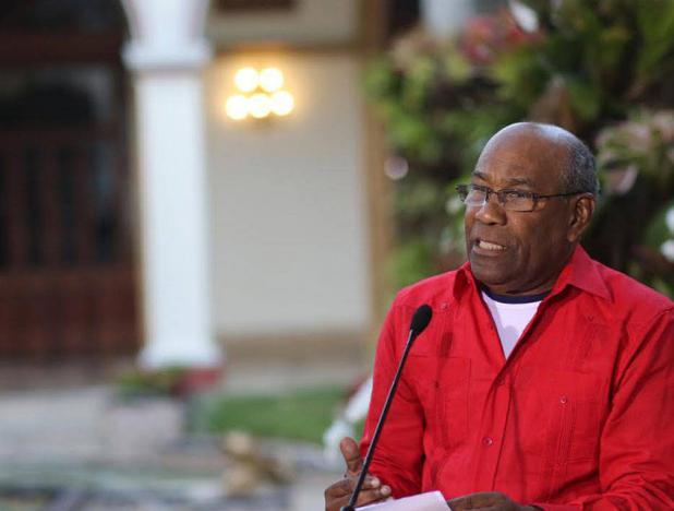 #17Marz| El Ministro del Popular para la <a href="/MPPEDUCACION/">MPPEDUCACION</a> @psuvaristobulo  dijo que: #CadaFamiliaUnaEscuela garantiza la  educación con herramientas audiovisuales. Añadió que es un plan pedagógico que imparte orientación y apoyo a las familias.
#QuedateEnLaCasa
#CuarentenaNacional