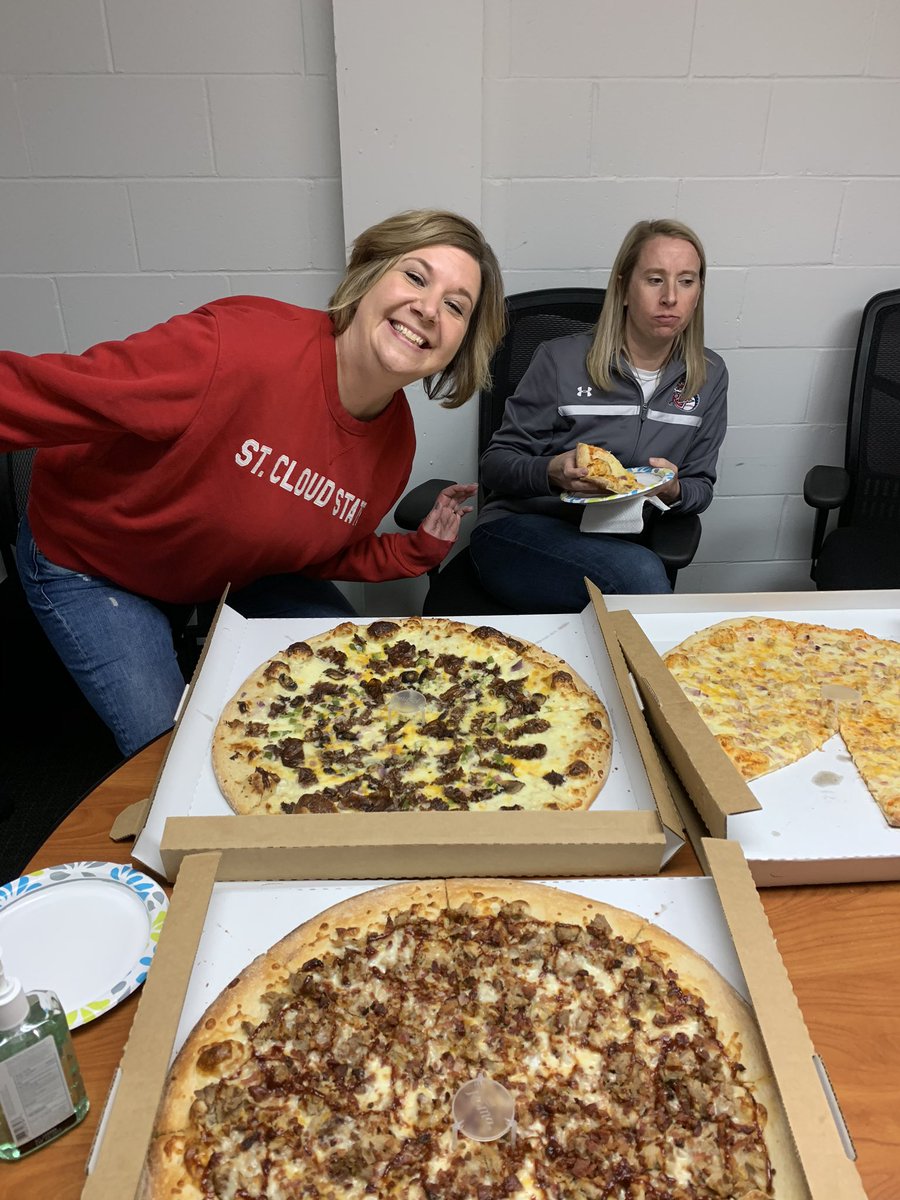 SCSUHuskies's tweet photo. Thank you @Politos_StCloud for fueling our staff today! We LOVE a good big slice! https://t.co/oX6EI5Nogf