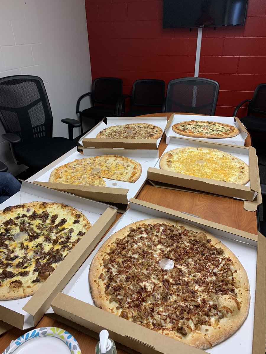 SCSUHuskies's tweet photo. Thank you @Politos_StCloud for fueling our staff today! We LOVE a good big slice! https://t.co/oX6EI5Nogf