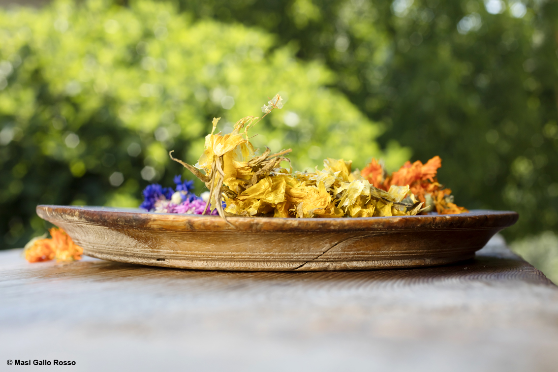 TurismoItaliaNw's tweet photo. Miscele con erbe selvatiche e aromatiche di qualità dell'Alto Adige: gli infusi dei contadini di Gallo Rosso aspettando primavera 
Leggi la notizia https://t.co/S5xL4W561H 

#AltoAdige #benessere #roterhahngallorosso #roterhahn #masigallorosso https://t.co/lCUXbdtJpa