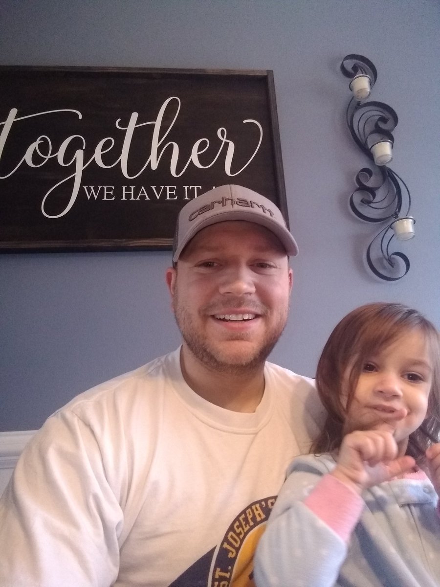 MrGarofola's tweet photo. This grade 5 team is off and running!! Zooming in on some grade level planning....with my favorite at home assistant of course #theyrock #Remoteplanning #AdaptAndOvercome #HBStrong #WeAreHB https://t.co/JLqQKmwHnc
