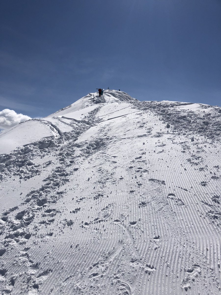 TheMaxReport's tweet image. The top of the (Niseko) world!  #niseko #hokkaido #japow #ski #snowboard #japan #hirafu