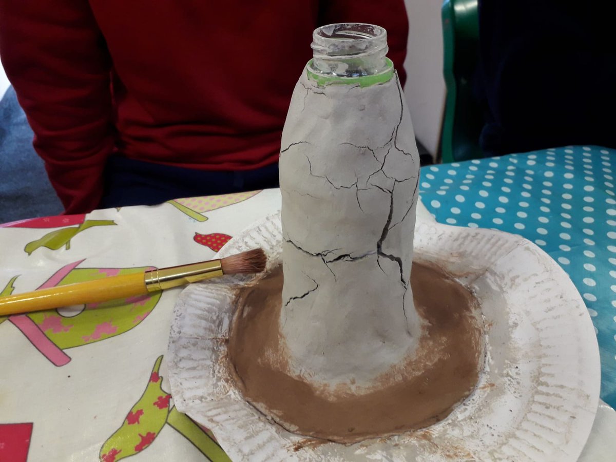 PresSrMullingar's tweet photo. Making an volcanic eruption in room 14 #materialsandchange #makingachemicalreaction https://t.co/k76KUwq5tJ