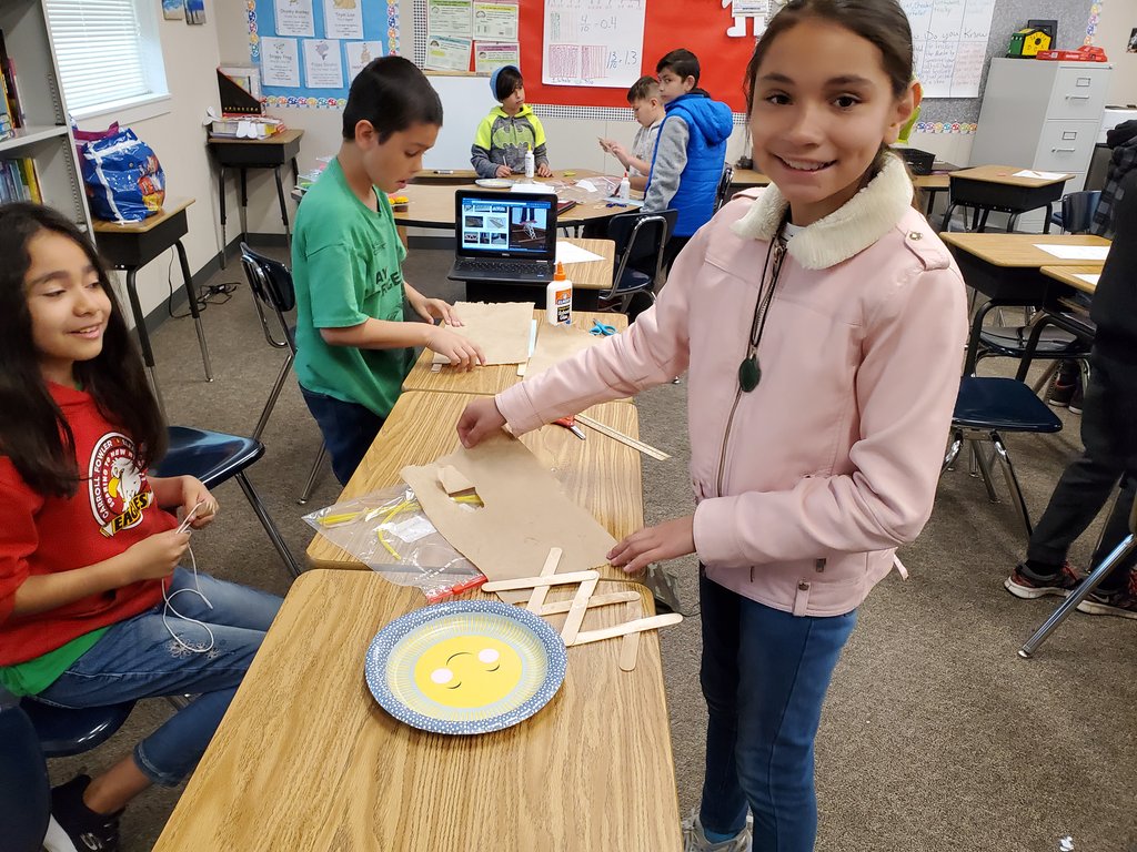 FowlerEagles18's tweet photo. Making great use of our day. Ms. Garcia's and our class worked together to build a bridge. https://t.co/jaMrbW7Opu
