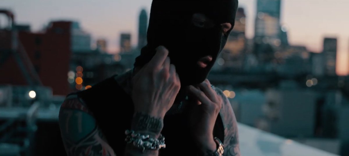 fcb190028's tweet photo. Machine Gun Kelly π€ #bulletswithnames https://t.co/PzLrl4XjsY