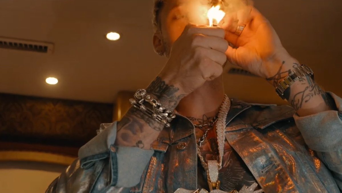 fcb190028's tweet photo. Machine Gun Kelly π€ #bulletswithnames https://t.co/PzLrl4XjsY