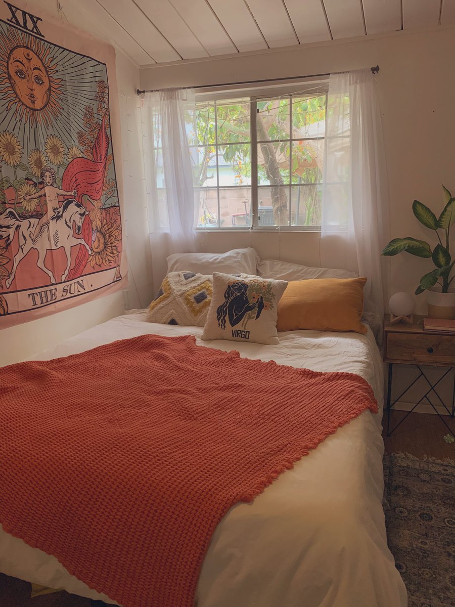 plntbasedcutie's tweet image. staying in my room all day?? don’t mind if i do