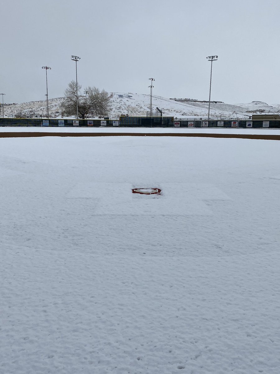 ReedHSBaseball's tweet photo. This helps. #BaringBoys #Family #LeeMitchellField https://t.co/mkG0TWikbX
