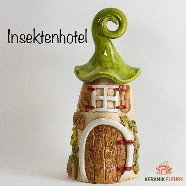 Das Insektenhotel dient zur *biologischen Schädlingsbekämpfung* im *Garten*. Es wirkt als Pflanzenschutz vor allem gegen Blattläuse, wenn es von unten mit Stroh befüllt wird. Nützliche Insekten wie Ohrenkneifer und Florfliegen können sich im Insektenhote… ift.tt/2wdClWU