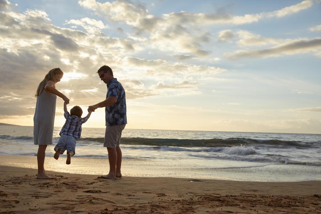 ResidencesHI's tweet photo. Family time is always better spent at the beach, don't you think? Link in our bio to see our best offers at Wailea Beach Villas. 

#makeourdestinationyours #beach #vacay #wanderlust #beautifuldestinations #travelgram #hawaii #gohawaii https://t.co/9pHoKlIhHZ