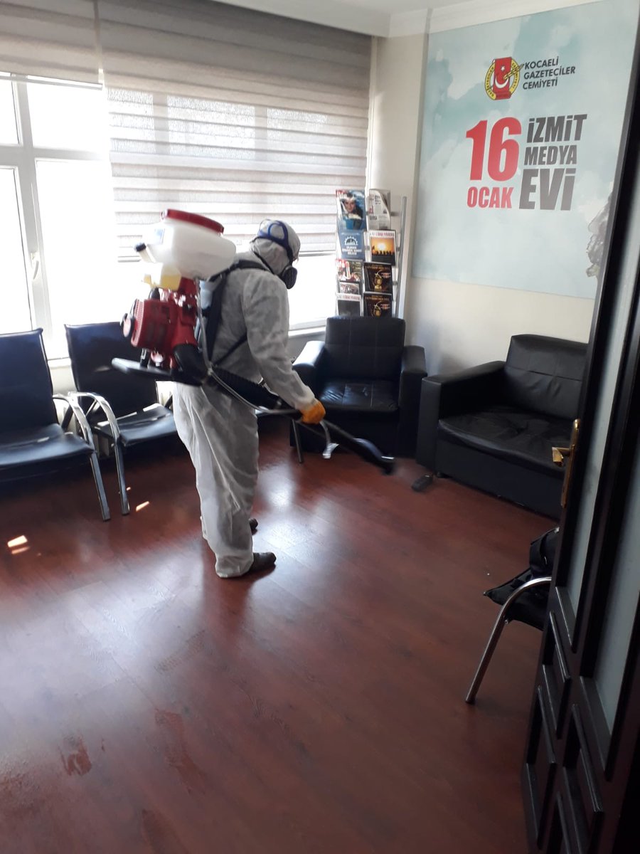 kogace41's tweet photo. Meslektaşlarımız için hassas, bir okadar da yoğun geçen şu günlerde yönetim kurulu olarak 16 Ocak İzmit Medya Evimizi dezenfekte ettik.
İlgilerinden dolayı @kocaelibld ekiplerine teşekkür ediyoruz.
#coronawirus #KOGACE #KocaeliGazetecilerCemiyeti https://t.co/T3PnIaj0uJ