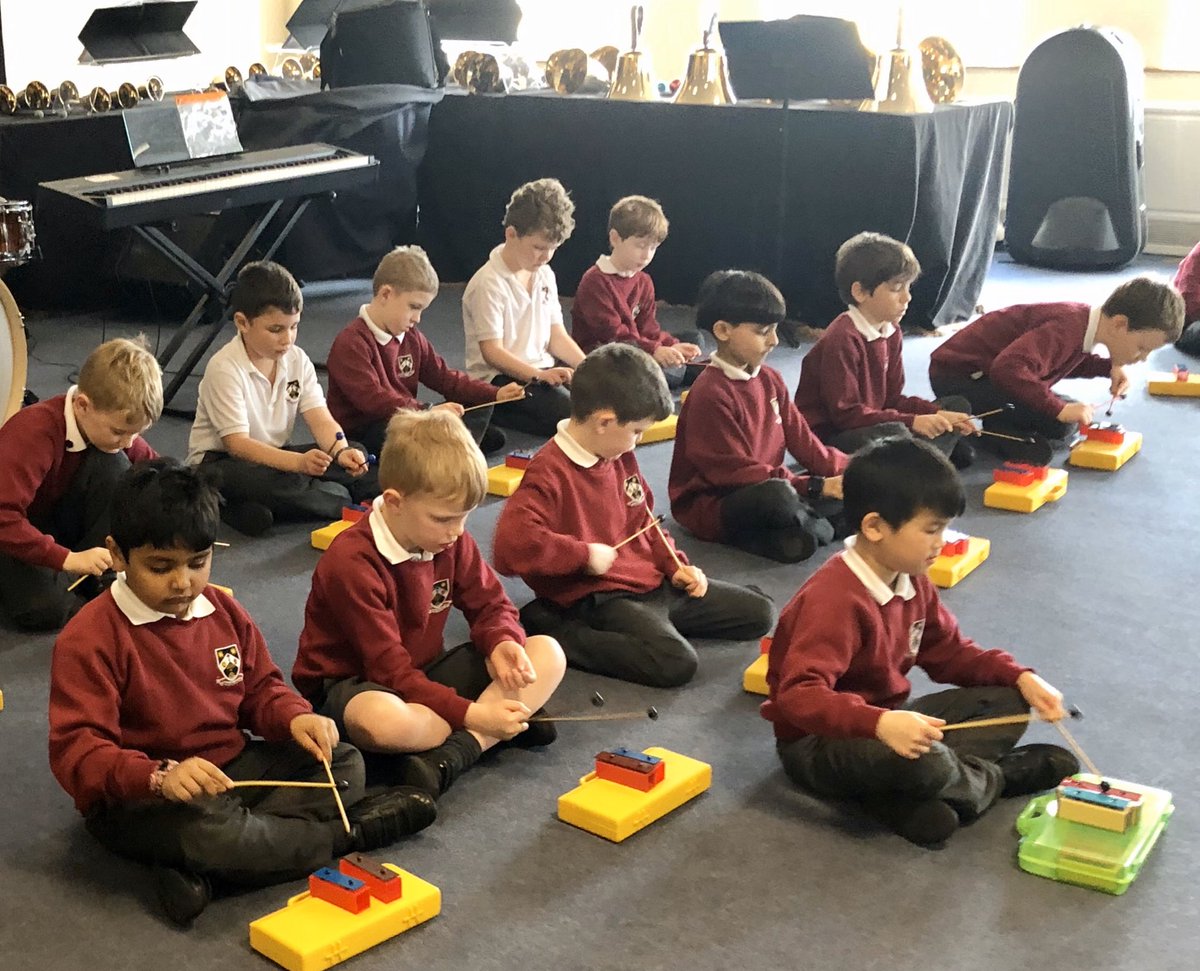 StColumbasLPrep's tweet photo. #SCCPrep2 learning how to play some of the notes to Leonard Bernstein’s America from The Musical West Side Story #SCCMusic https://t.co/JZoxAzNaI7